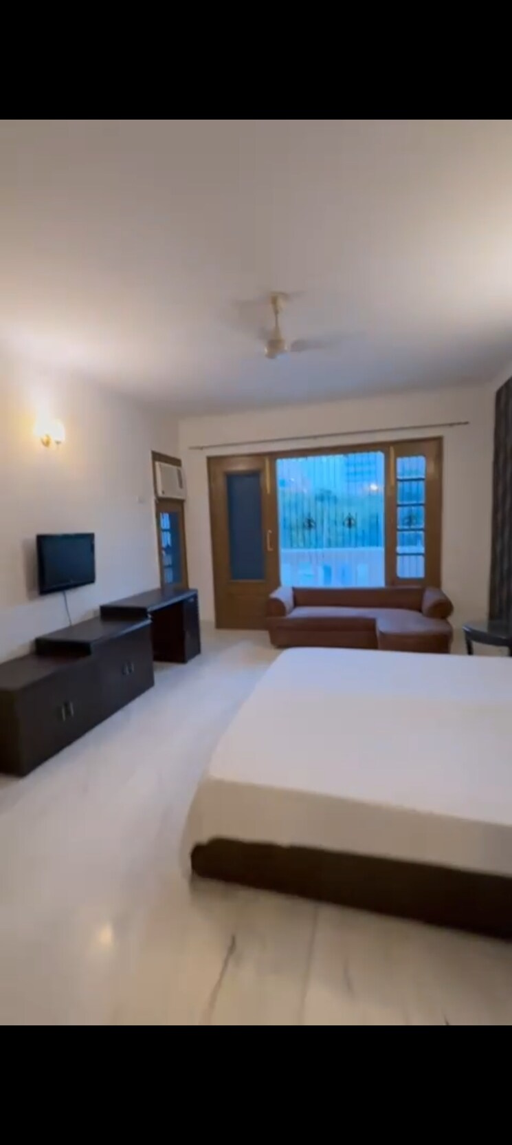 Bedroom, sector 40 3 Bedroom 4000 Sq.Ft. Builder Floor In Sector 40 Gurgaon 9499796