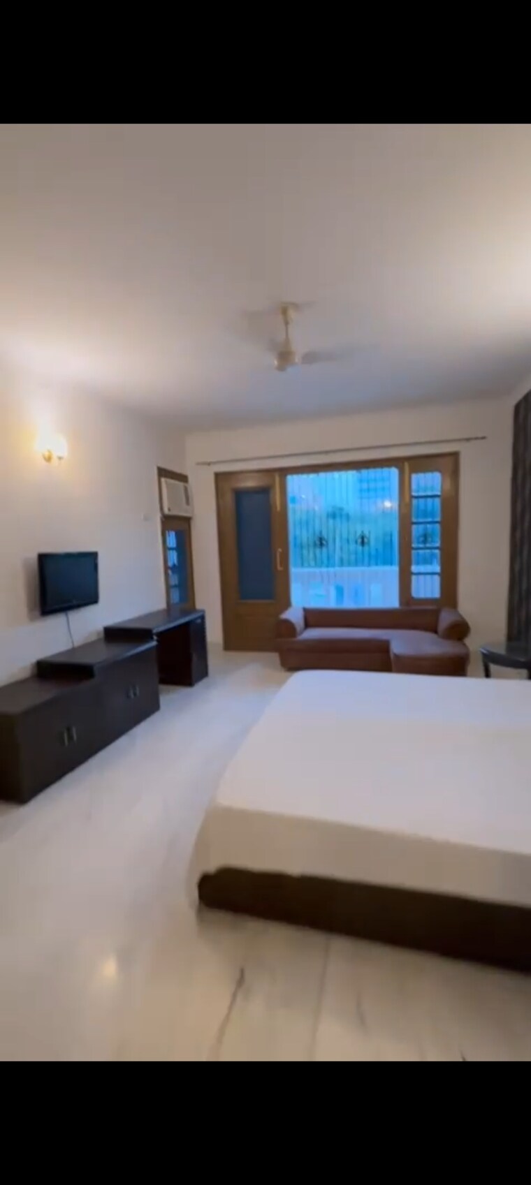 Bedroom, sector 40 3 Bedroom 4000 Sq.Ft. Builder Floor In Sector 40 Gurgaon 9499796