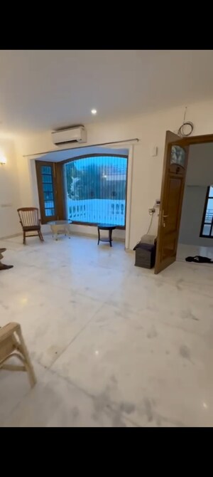 Living Room in 3 BHK Builder Floor at Sector 40 – for Rent