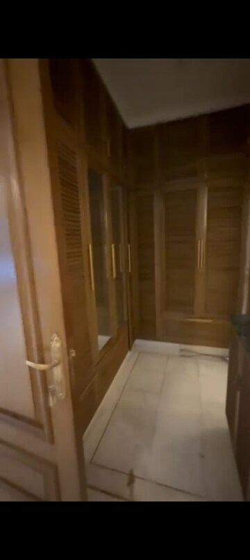 Building Lobby in 3 BHK Builder Floor at Sector 40 – for Rent