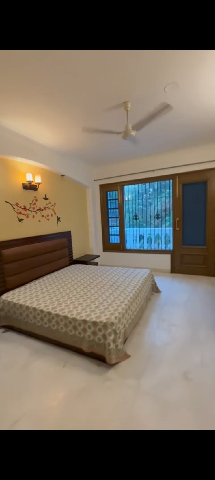 Bedroom, sector 40 3 Bedroom 4000 Sq.Ft. Builder Floor In Sector 40 Gurgaon 9499796