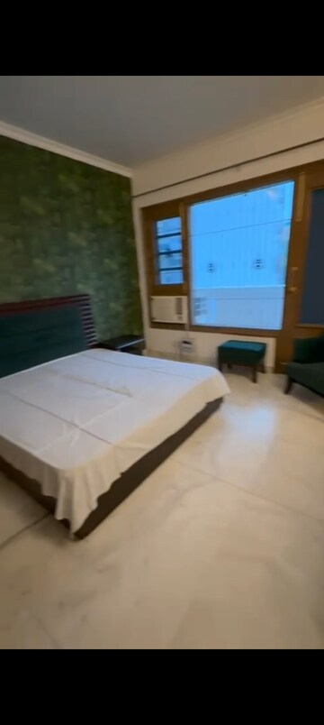 Bedroom in 3 BHK Builder Floor at Sector 40 – for Rent