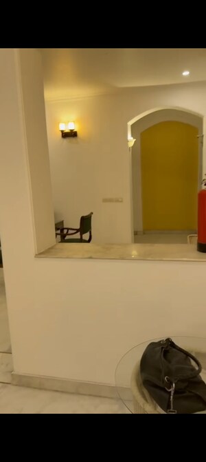 Room in 3 BHK Builder Floor at Sector 40 – for Rent