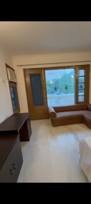 Living Room in 3 BHK Builder Floor at Sector 40 – for Rent