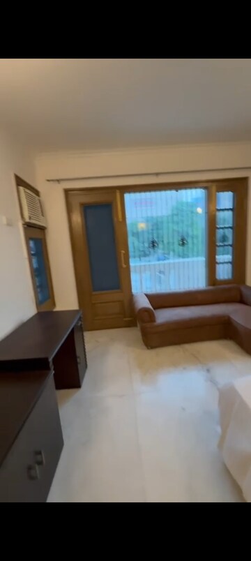 Living Room in 3 BHK Builder Floor at Sector 40 – for Rent
