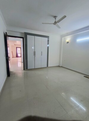 Room in 3 BHK Builder Floor at Saket – for Sale