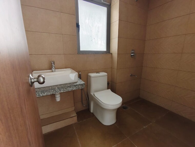 Bathroom, kalpataru-immensa 2 Bedroom 632 Sq.Ft. Apartment In Kolshet Road Thane 9499799
