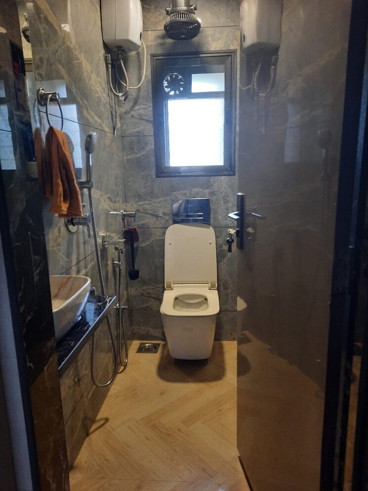 Bathroom, carter-apartments 2 Bedroom 700 Sq.Ft. Apartment In Bandra West Mumbai 9499795