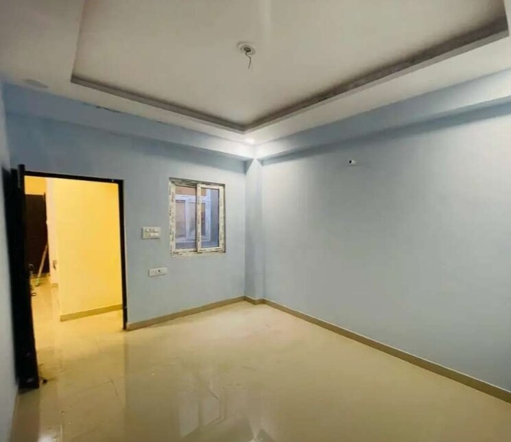 Room, hazratganj 3 Bedroom 1700 Sq.Ft. Apartment In Hazratganj Lucknow 9480225
