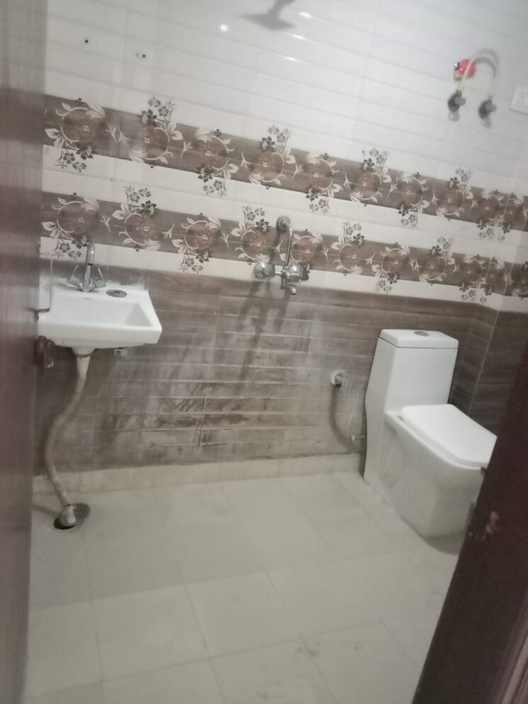 Bathroom, saket 2 Bedroom 800 Sq.Ft. Builder Floor In Saket Delhi 9499889