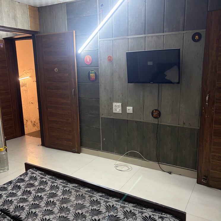 Bathroom, metro-trade-center 1.5 Bedroom 1000 Sq.Ft. Apartment In Vip Road Zirakpur 9499903