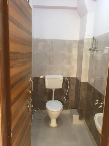 Bathroom in 1.5 BHK Builder Floor at Mayur Vihar – for Rent