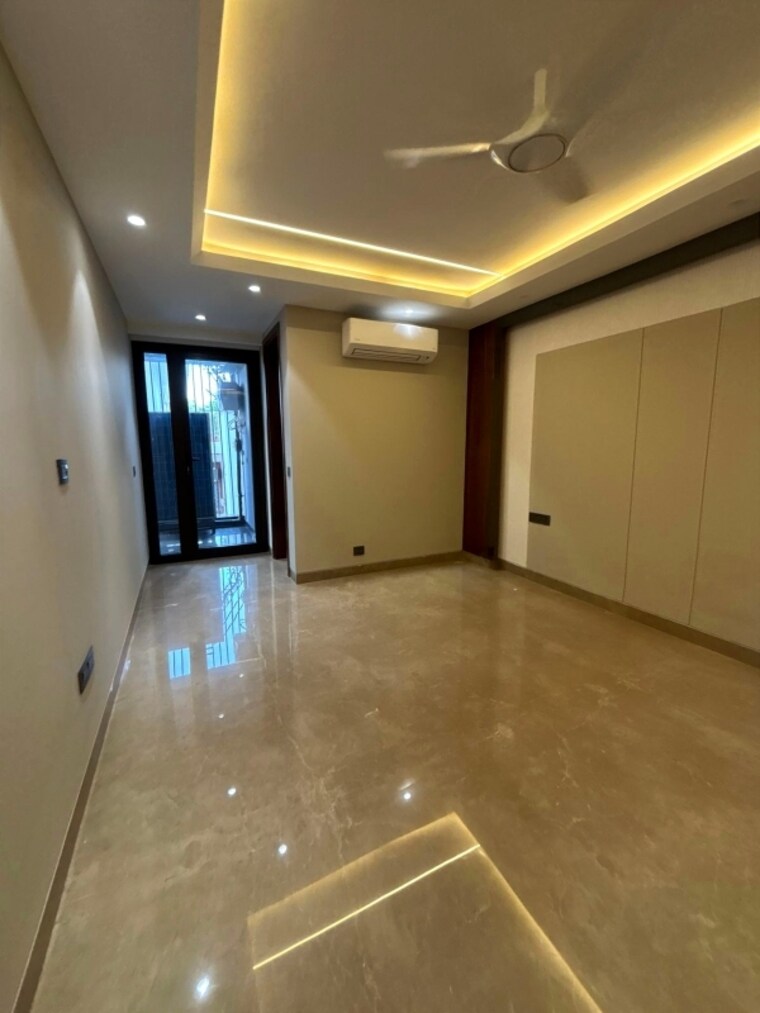 Master Bedroom, greater kailash i 3 Bedroom 2000 Sq.Ft. Builder Floor In Greater Kailash I Delhi 9499919