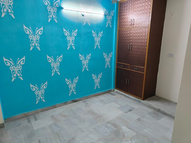 Room, mayur vihar 2.5 Bedroom 800 Sq.Ft. Builder Floor In Mayur Vihar Delhi 9499921
