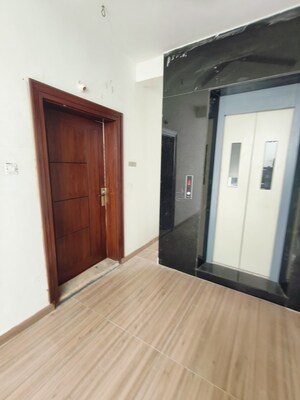 Room in 3 BHK Apartment at Mahatma Gandhi Inner Ring Road – for Sale