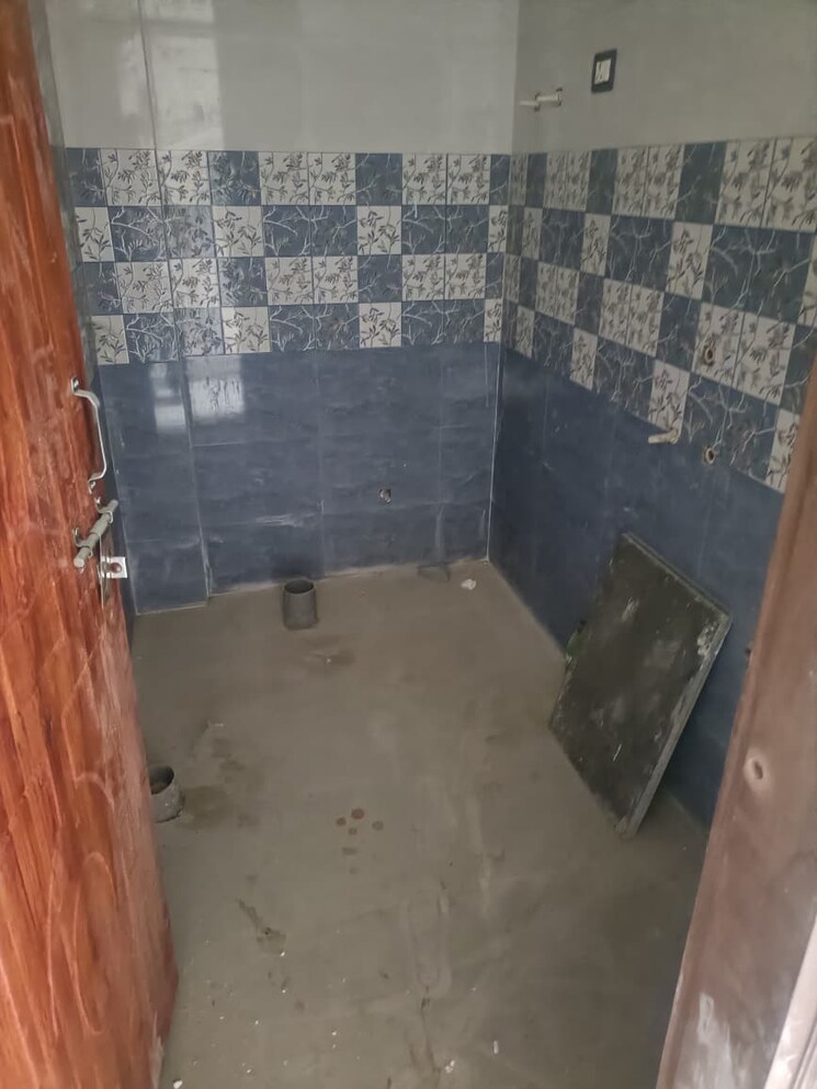 Bathroom, suthiyana 2 Bedroom 900 Sq.Ft. Builder Floor In Suthiyana Greater Noida 9499964