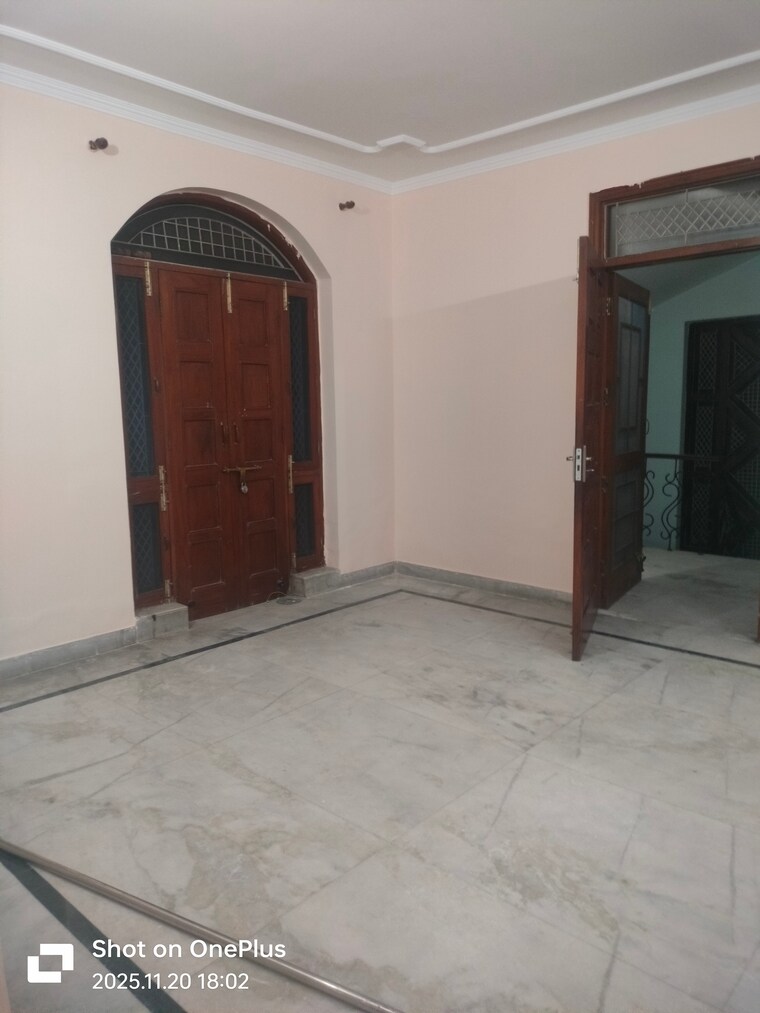 Room, sector 15 2 Bedroom 1800 Sq.Ft. Builder Floor In Sector 15 Gurgaon 9499975