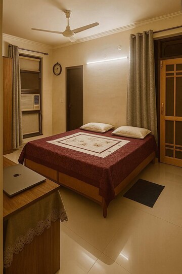 Bedroom in 4 BHK Builder Floor at AS Tower, Sector 45 – for Rent