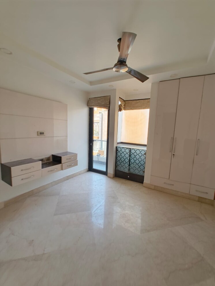 Room, greater kailash i 3 Bedroom 1850 Sq.Ft. Apartment In Greater Kailash I Delhi 9499973