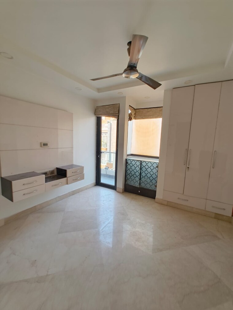 Room, greater kailash i 3 Bedroom 1850 Sq.Ft. Apartment In Greater Kailash I Delhi 9499973