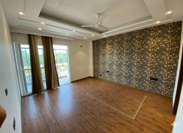 Master Bedroom in 4 BHK Builder Floor at Greater Kailash I – for Rent