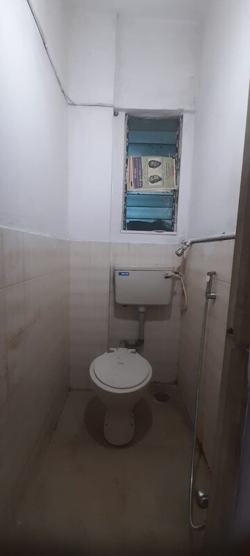 Bathroom in 4 BHK Apartment at Lodha Woods, Kandivali East – for Rent