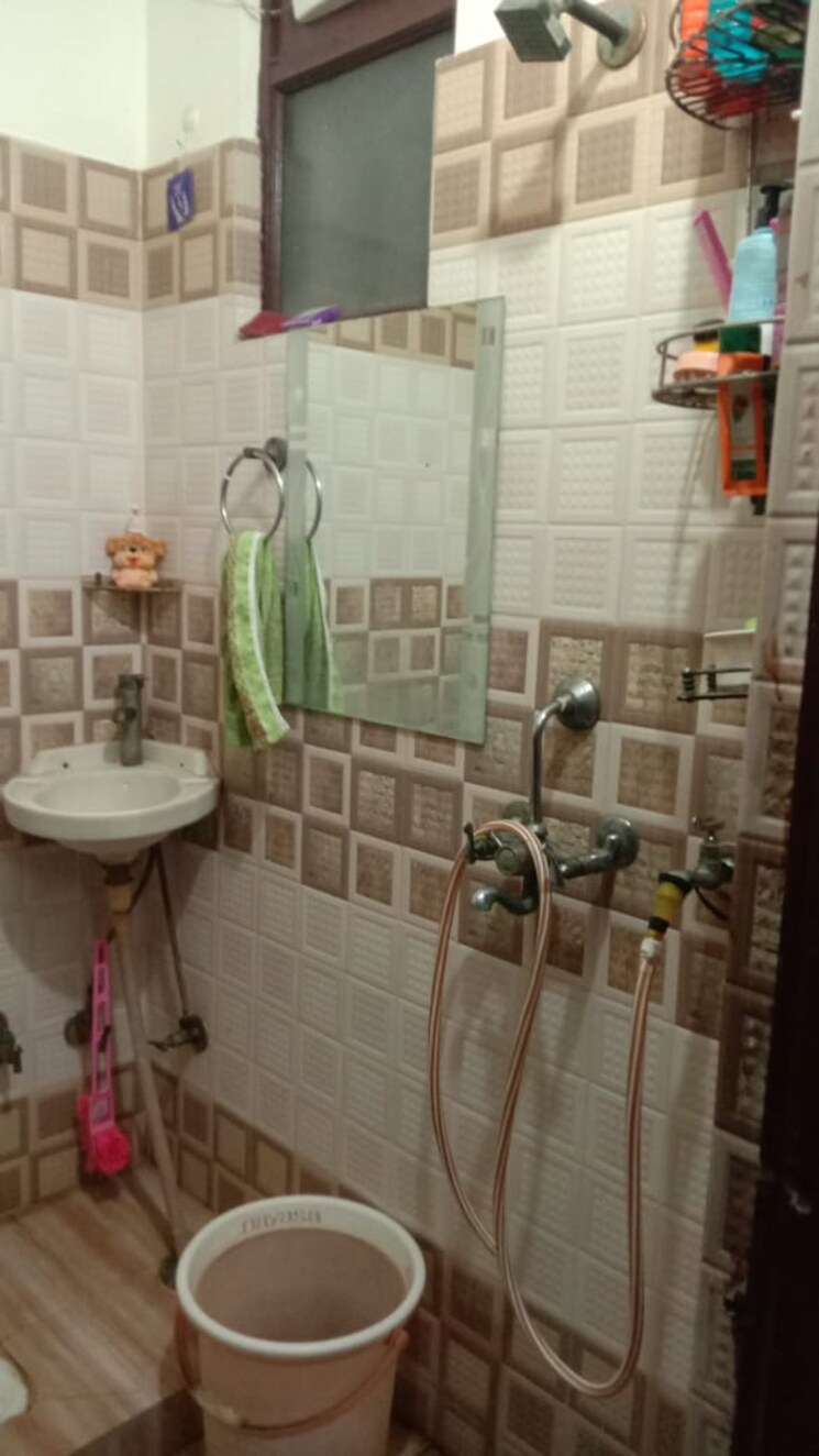 Bathroom, patel nagar 3 2 Bedroom 75 Sq.Yd. Builder Floor In Patel Nagar 3 Ghaziabad 9499996