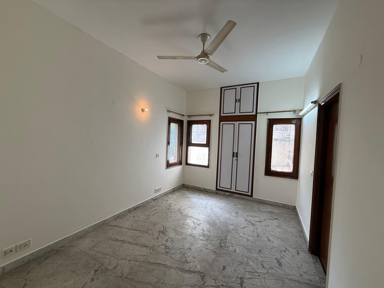 Room, kalkaji 2 Bedroom 1800 Sq.Ft. Builder Floor In Kalkaji Delhi 9499993