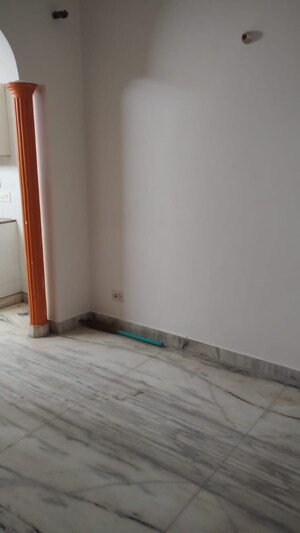 Room in 1 BHK Builder Floor at Sector 54 – for Rent