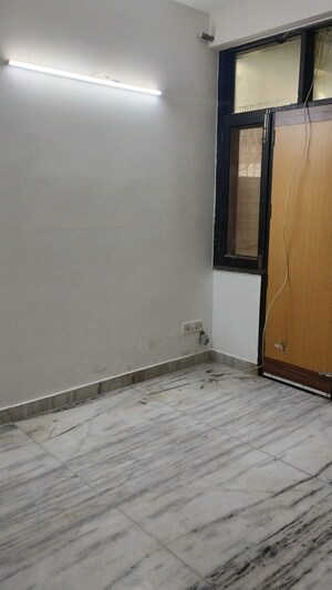 Room in 1 BHK Builder Floor at Sector 54 – for Rent