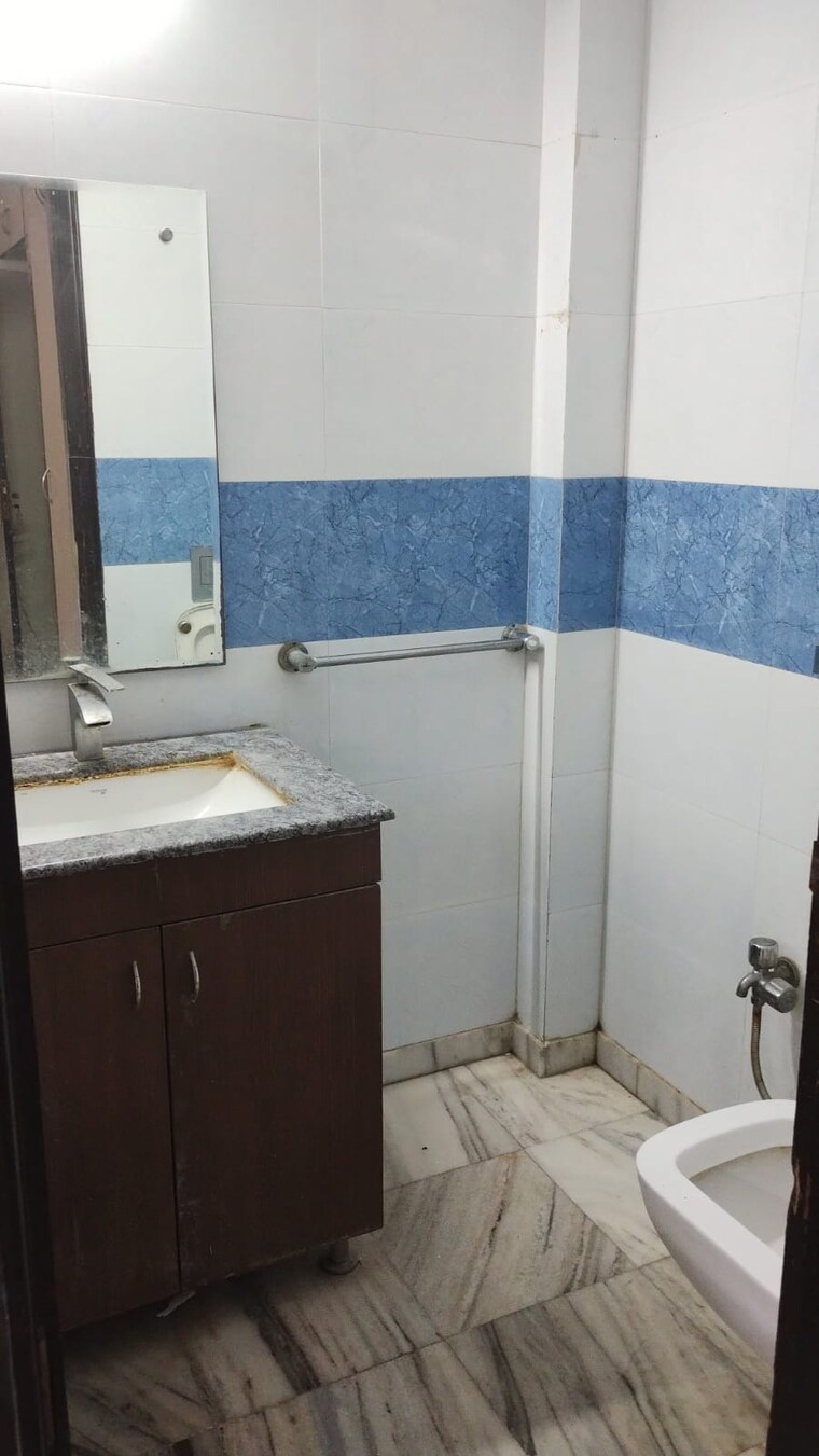 Bathroom, sector 54 1 Bedroom 600 Sq.Ft. Builder Floor In Sector 54 Gurgaon 9499992