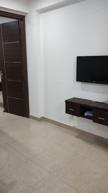 Room in 1 BHK Builder Floor at Dlf Phase V – for Rent