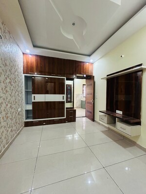 Room in 4 BHK Villa at Sunny Enclave – for Rent