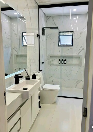 Bathroom in 5 BHK Apartment at Lodha Bellissimo, Mahalaxmi – for Sale