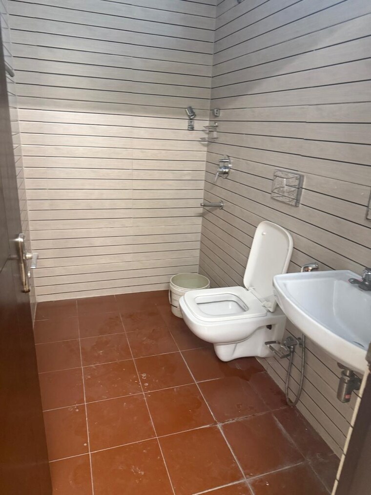 Bathroom, vasant kunj enclave 3 Bedroom 1200 Sq.Ft. Apartment In Vasant Kunj Enclave Delhi 9500075