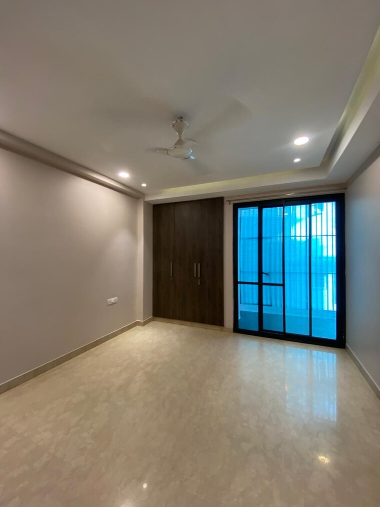 Room, defence colony 1.5 Bedroom 750 Sq.Ft. Builder Floor In Defence Colony Delhi 9500091