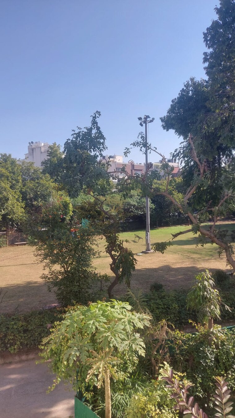 Garden, saket 3.5 Bedroom 2100 Sq.Ft. Apartment In Saket Delhi 9500093
