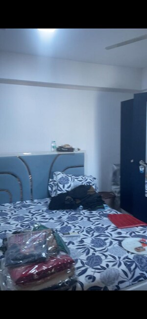 Bedroom in 3 BHK Apartment at Andheri West – for Rent
