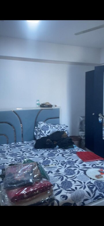 Bedroom in 3 BHK Apartment at Andheri West – for Rent