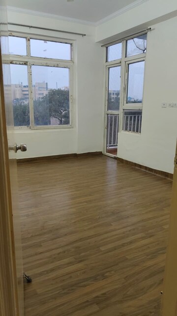 Room in 3.5 BHK Apartment at Maxworth Premier Urban, Sector 15 – for Rent