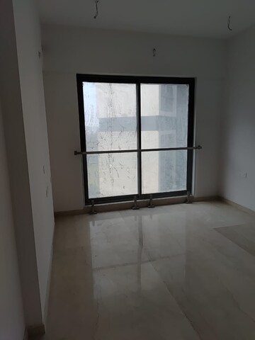 2 BHK Apartment For Rent in Ruparel Ariana, Parel