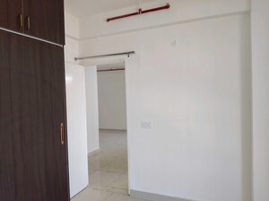Room in 2 BHK Apartment at Signature Global Prime, Sector 63a – for Rent