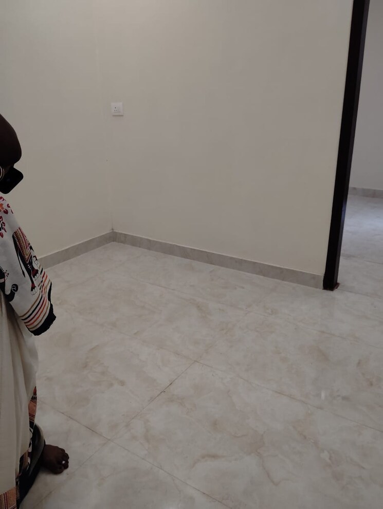 Room, kalkaji 1.5 Bedroom 500 Sq.Ft. Builder Floor In Kalkaji Delhi 9500217