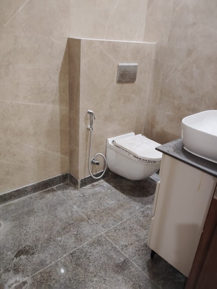 Bathroom, kalkaji 1.5 Bedroom 500 Sq.Ft. Builder Floor In Kalkaji Delhi 9500217