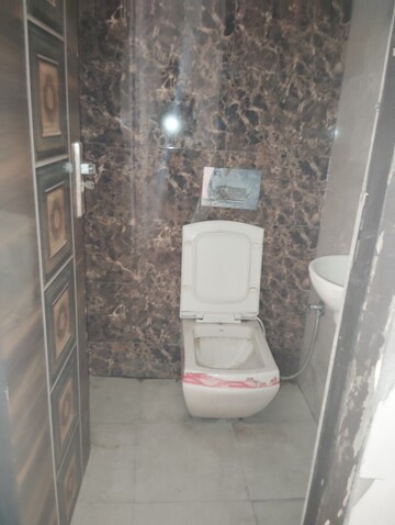 Bathroom in 1.5 BHK Builder Floor at Kalkaji – for Rent