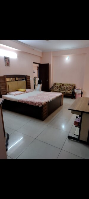 Bedroom in 4 BHK Apartment at Panchsheel Greens, Sector 16 Greater Noida – for Rent