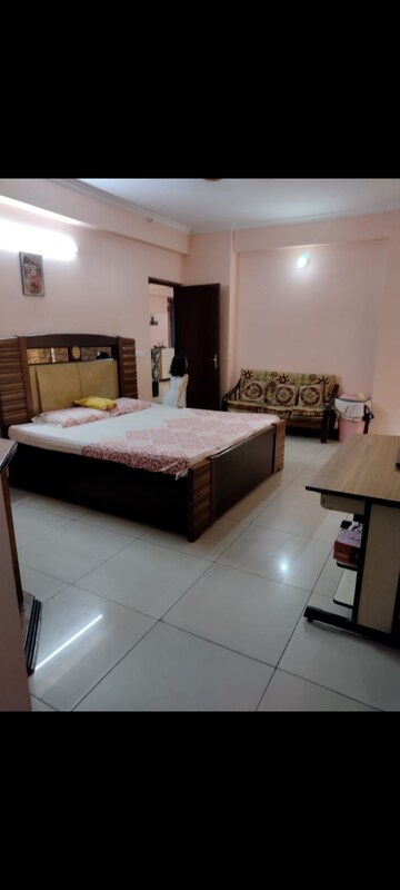 Bedroom in 4 BHK Apartment at Panchsheel Greens, Sector 16 Greater Noida – for Rent