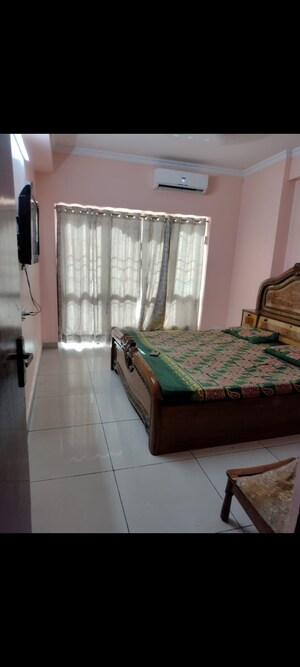 Bedroom in 4 BHK Apartment at Panchsheel Greens, Sector 16 Greater Noida – for Rent