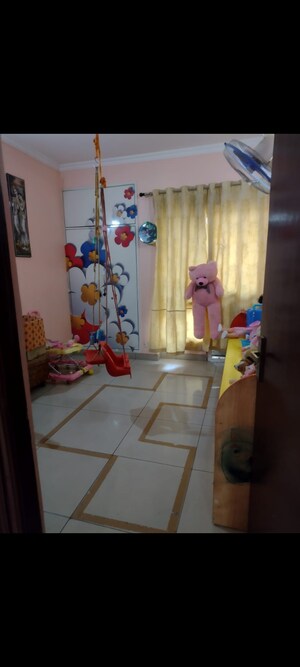 Bathroom in 4 BHK Apartment at Panchsheel Greens, Sector 16 Greater Noida – for Rent