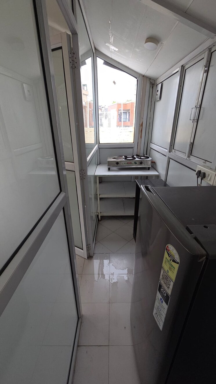 Balcony, defence colony 3 Bedroom 217 Sq.Yd. Builder Floor In Defence Colony Delhi 9500229